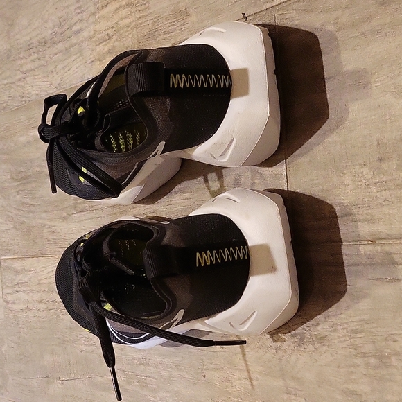 Nike Vista - Picture 2 of 3